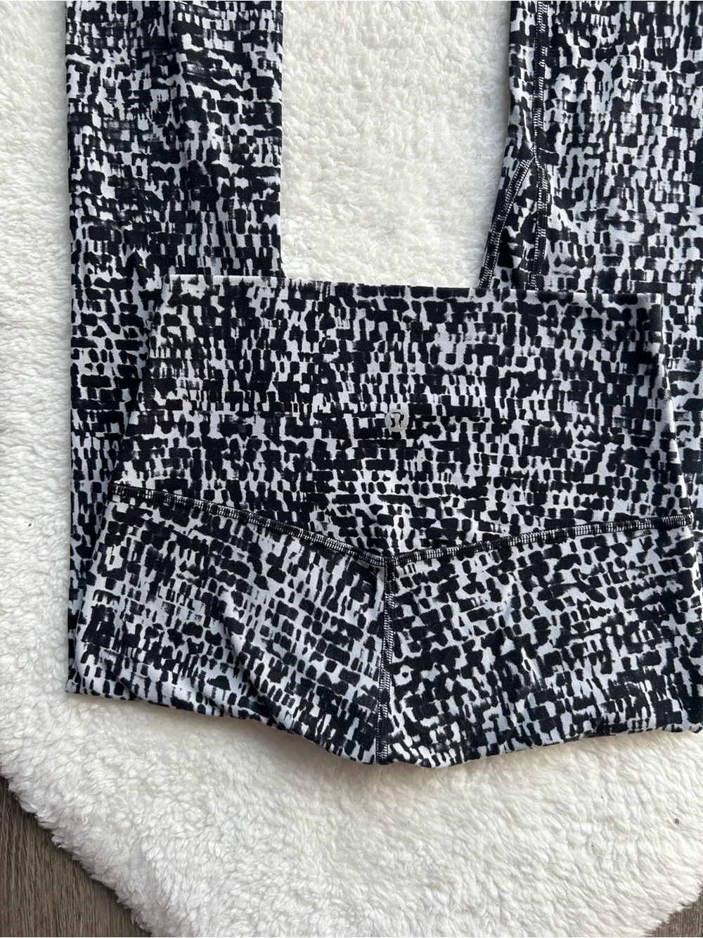 Lululemon Align HighRise Black & White Printed Urban Block Ice Leggings - Picture 2 of 5